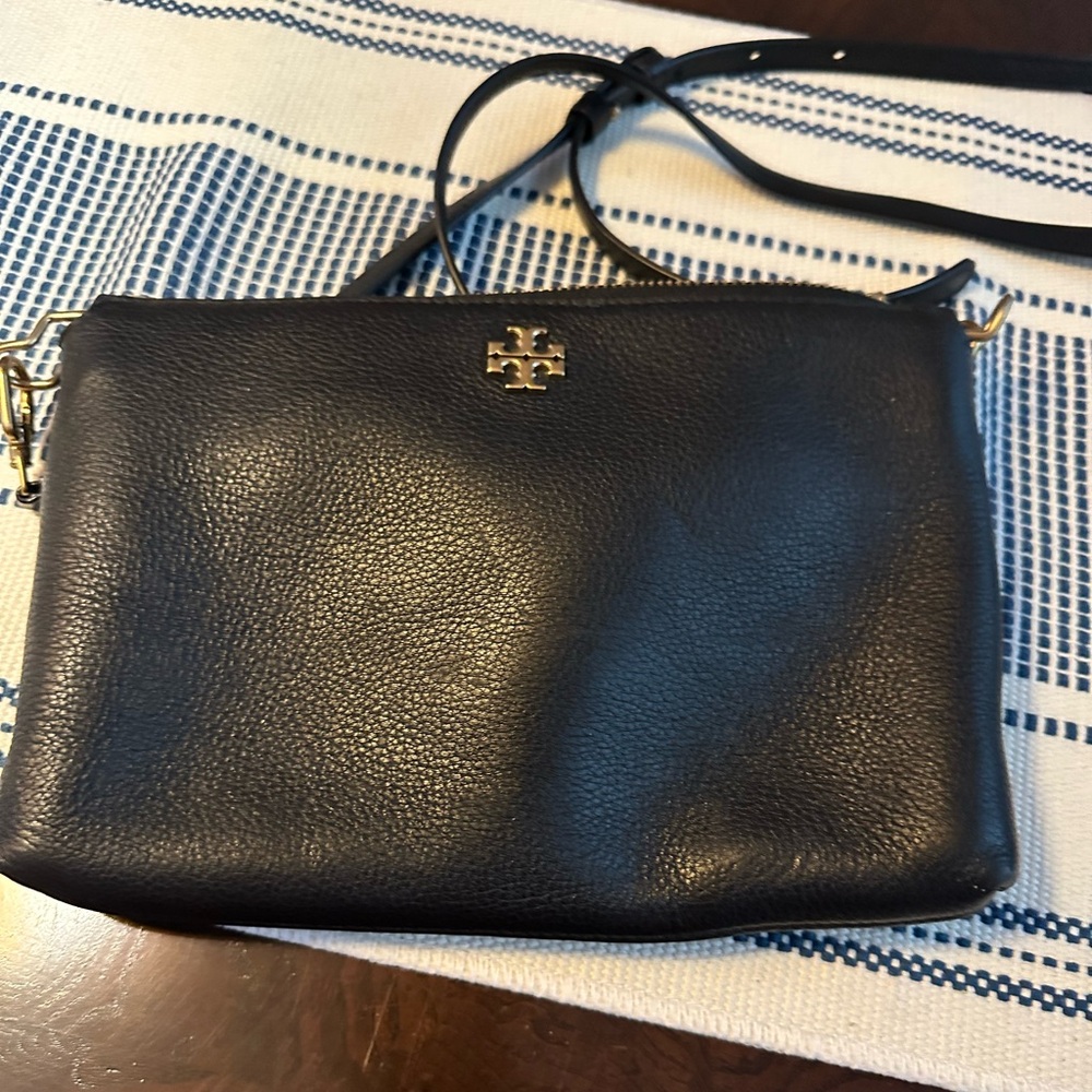 Tory Burch Mercer Pebbled Zip Crossbody in classic black